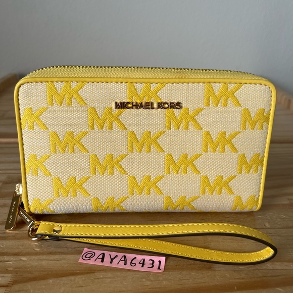 Michael Kors Wallet🎈🎈 - Picture 2 of 7